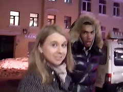 Marika in public se mete un palo fuck video showing a slutty bitch
