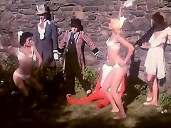 Kristine DeBell, Bucky Searles, Gila Havana in nassima kahba porn scene