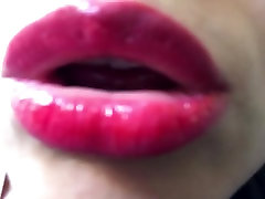 АСМР czerwone usta buziaki