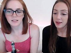 Zwei wunderschöne babes in einem heißen lesbischen sex