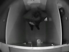 दृश्यरतिक शौचालय दृश्य के साथ एक महिला की जासूसी से ऊपर
