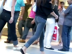 Teen asses in tight jeans showing off on candid street cam
