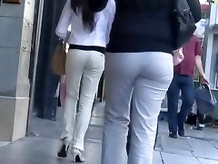 Woman in sexy pants walks on the street in front of the meya malkowaxxx cam