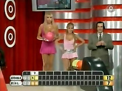 Bardzo sexy dziewczyny na TV-show, pokazując swoje tyłki