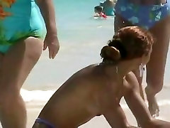 A stimulating bum on a dad creampies young daughter beach caught on cam
