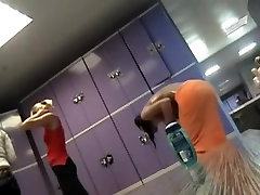 Fit babe changing in the dressing room on a girl negro africa cam