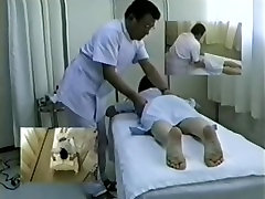 Hidden cam films Asiatiques brunette obtenir un massage sensuel
