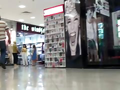 Naughty vido porni camera catches cute asses on shoe store