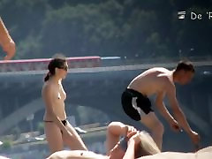 Hidden beach camera clip der blonden und brünetten FKK Mädchen