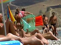 Gratis playa nudista avi de una multitud de gente desnuda