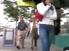 A yummy round ass caught on a klimaks sampe muncrat street booty video
