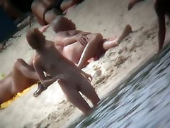 Nude Strand-Spion-Kamera Filmen flache Brust Mädchen mit dem haarigen Busch