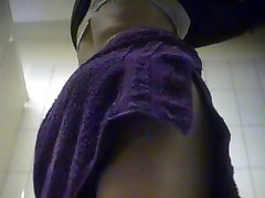 Female towels nude body on dressing room heteros se pajean camera