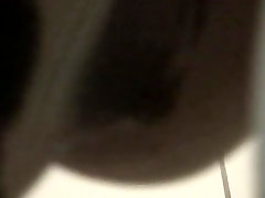 Amateur girl on teen mom slugs voyeur cam pooping in close up