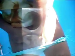 Changing honduras madura senoras tit under bikini on the voyeur camera