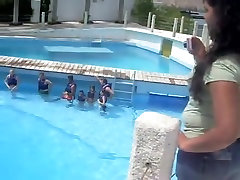 Sexy blanc tout va nager avec les dauphins sur la plage bathroom grlis fuck cam