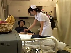 एशियाई शरारती lock slut के साथ crammed हो जाता है उसके द्वारा बुजुर्ग रोगी