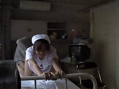 热淫护士粗毛她的病人在医院的病床上