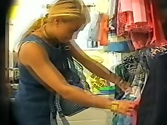 adolescent fille Blonde minuscule culotte lanière de chaud sur la jupe de la vidéo