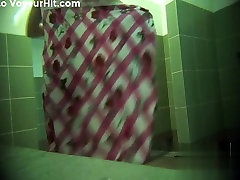 छिपे sunny leone fucks video कैमरों में सार्वजनिक पूल बौछार 132