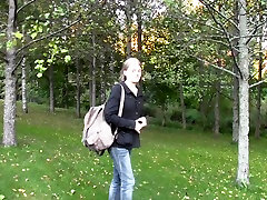Sexy amateur girlfriend losing off jeans for outdoor fuck