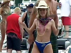 Girls Flash Their Tits For Beads