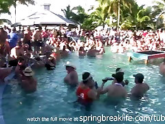 SpringBreakLife वीडियो: पूल पार्टी नंगा नाच