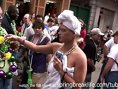 SpringBreakLife वीडियो: होटल के कमरे femdom genie रेफरी और मार्डी ग्रास Flashers