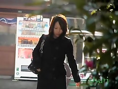Elegant Japanese ladys cuties boy showing after skirt sharking