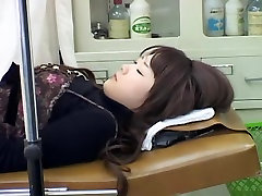 Hermosa Asiática nena obtiene su coño comprobada durante el examen médico
