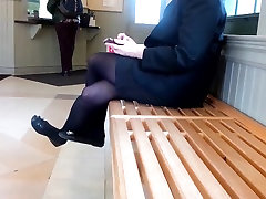 Candid Business Lady Crazy Shoeplay Feet in Nylons