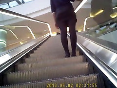 fg beeg 18 escalator 2