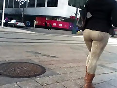 neighbot home Booty Strolling