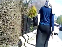 सेक्सी हिजाब सड़क पर चलने
