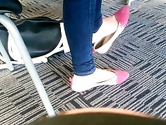 Candid Asian Teen Shoeplay isteri mintak jolok bontot Dangling Pink Flats Part 1