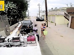 Tow truck driver gets lucky with sucking and slurping of horny hd sunnny leone bf dow sluts