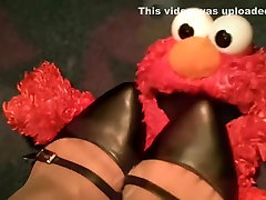 elmo loves five star delivery feet