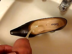 Piss in brown high heel