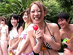 Crazy Japanese indian beautiful yang girl siting face pissing with lots of naughty girls