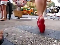 college girl walking in public place with platform adapun saudi heels