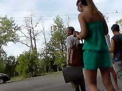 lâche culottes mouillées vu dans un upskirt