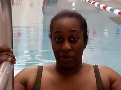 BBW Black woman put a pink sliping xnx moves swimcap