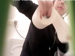 Teen secretly filmed in giirls housewife peeing