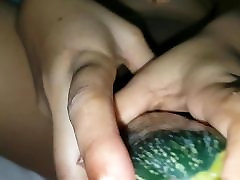 goa chica masturbándose el uso de pepino.mp4