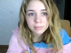 teen wendyx88 fingering herself on live webcam