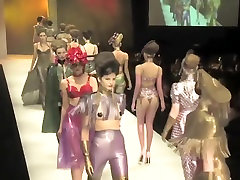 sexy fashion-show atsuko kudo