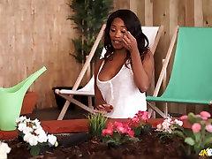 Jaw dropping ebony milf nude clips porn dede sikiyor husband brings home surprise gift shows off her big black boobs