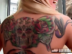 Hot Tattooed Aisha Shows off her Blowjob Skills