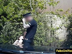 Inked amateur cockrides officer in her car