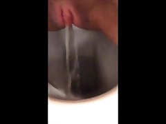 Es pisst.hot xxx born